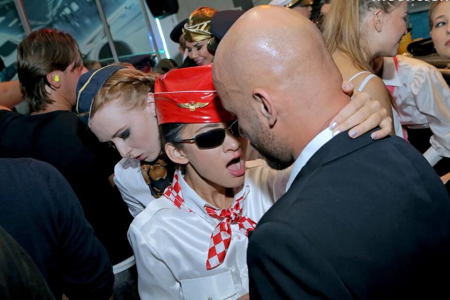 16P Swinging party lives of pilots and stewardesses revealed within
