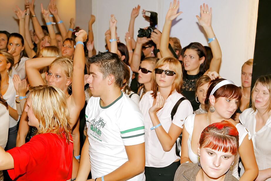 16P Saucy MILFs haben harten Spaß auf der betrunkenen Sexparty