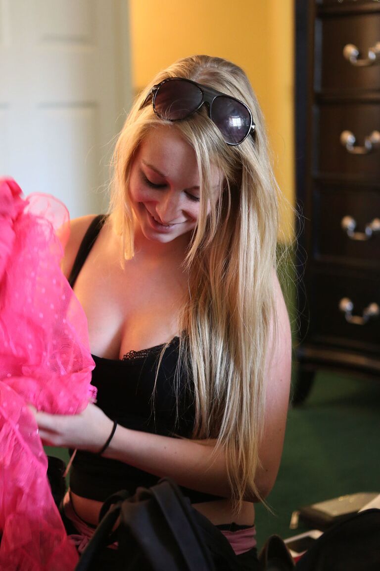 20P Foxy roqueira adolescente Avril Vagine exibindo seus lindos peitos enquanto se despia