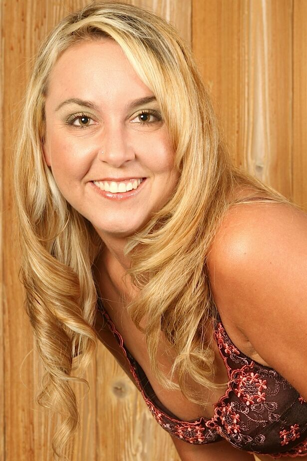 16P Beautiful blonde MILF Bailey showing off her trimmed mature pussy