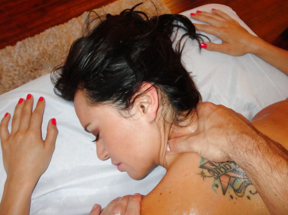 16P Franceska Jaimes, latina aux gros seins, baise avec son masseur après un massage à l'huile