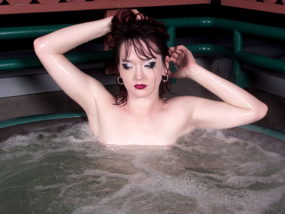 15P Naked goth hottie spreads wide in a hot tub