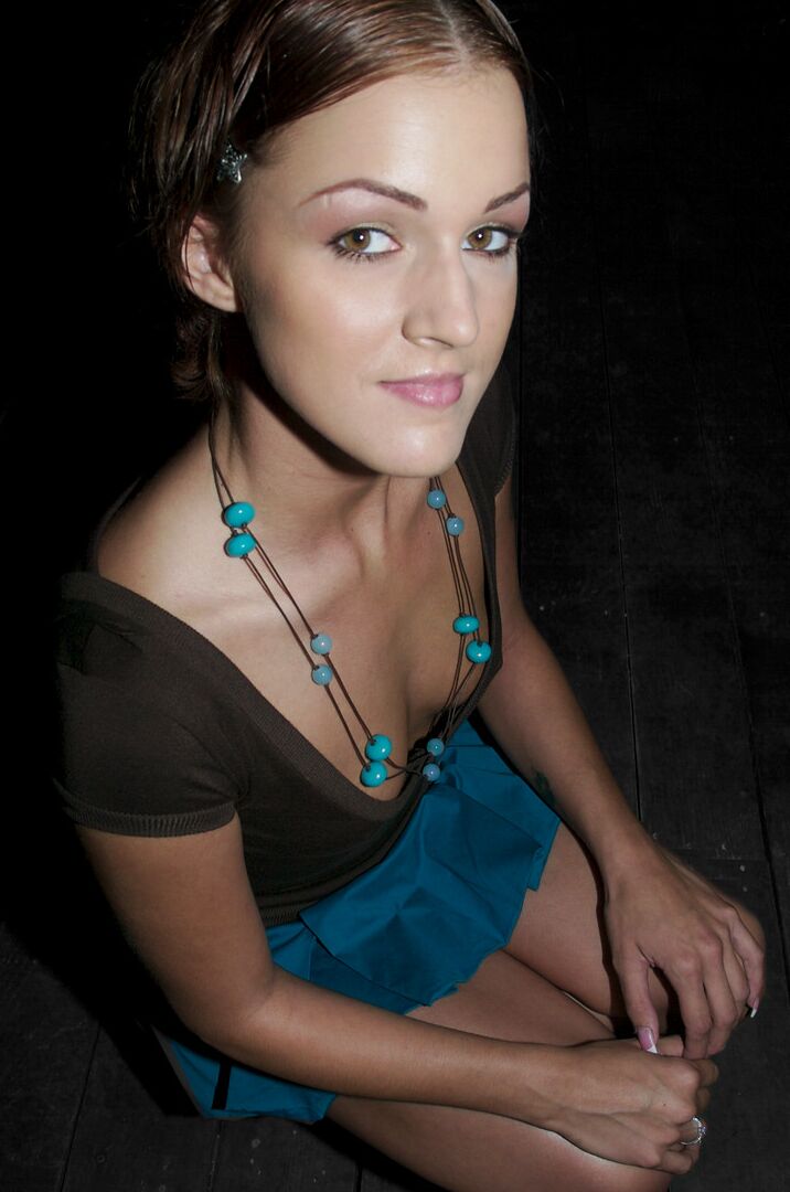 12P бондаж с устройством Sara Faye