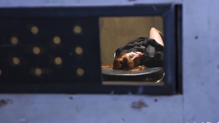 15P Une rousse naturelle se fait fister le vagin après une relation anale en bondage