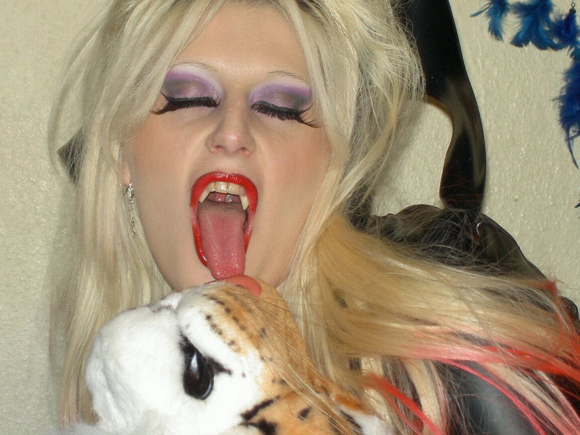 16P Princesa Vampiro Mi Guarida Pt01Disfraz, Aspecto Mojado
