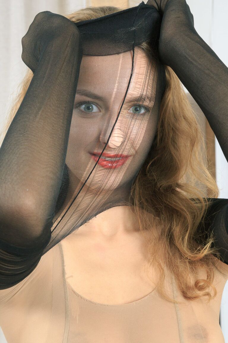 16P Silver's first encasement session 321 images