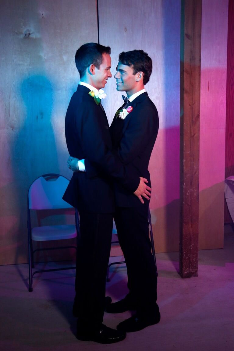 21P Gays excêntricos Garrett Cooper e Max Penn chupam o pau um do outro e fodem
