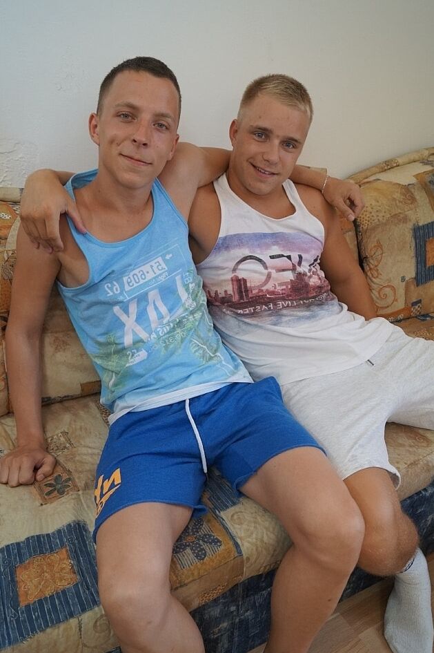21P Petite gays Andrew Kitt e Carl Ross se beijam antes de um boquete e sexo