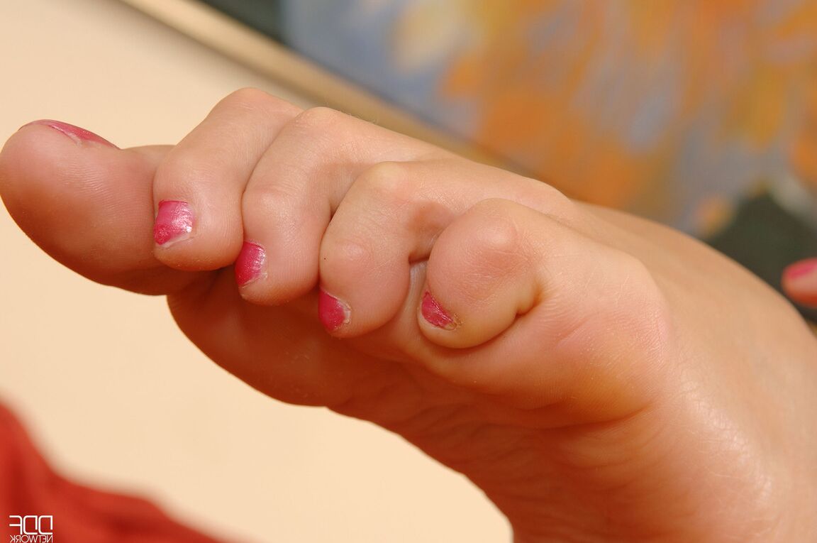 21P Flexible nympho Cloe strips and flaunts her delicious pussy lips and feet