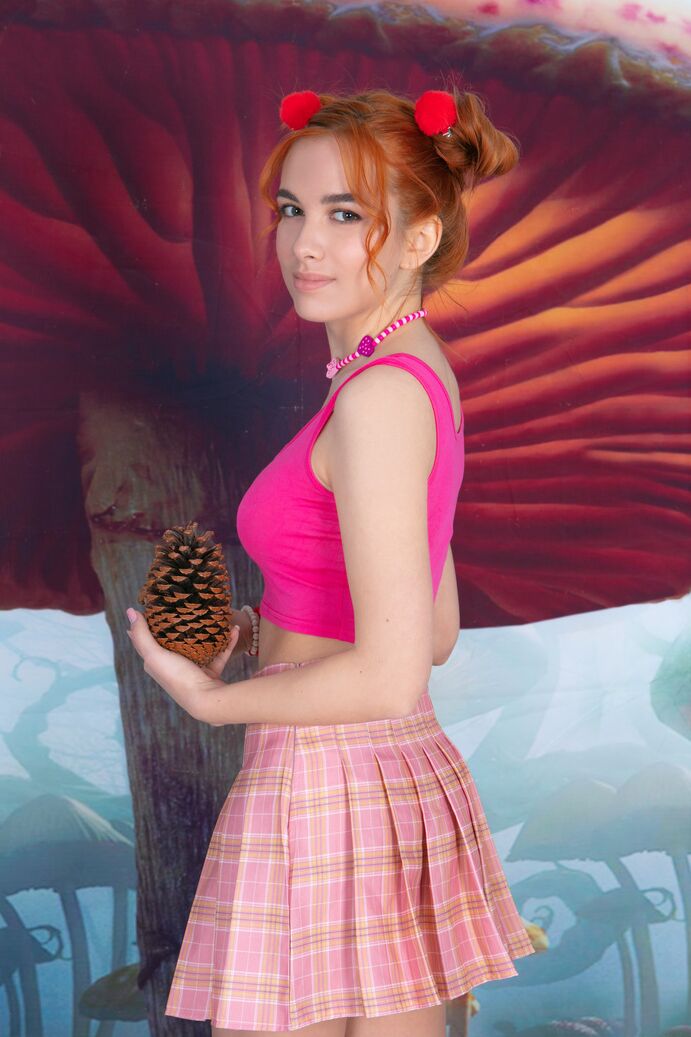 20P Adorable redhead Bianca puts her great body on display during solo action