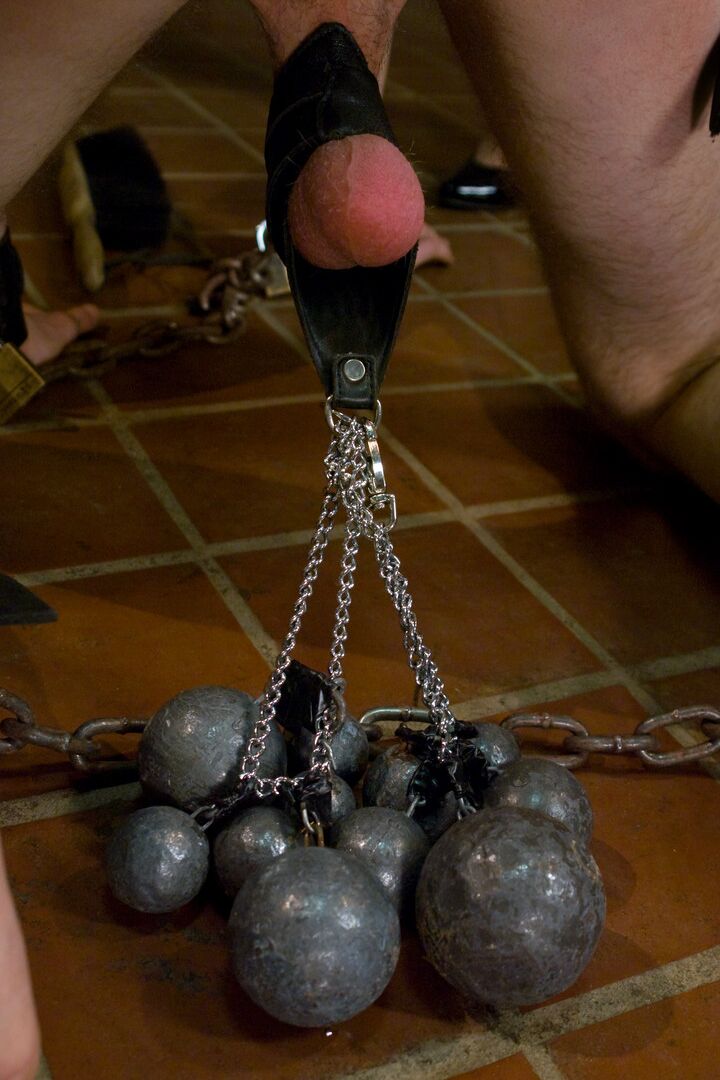 17P La dominatriz rubia Lorelei Lee ofrece tratamiento TCC a un sumiso masculino