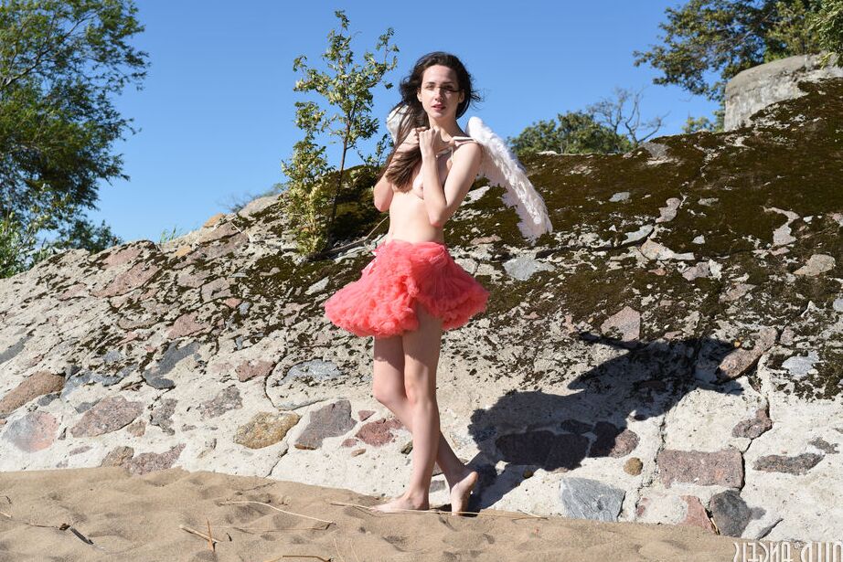 20P Her abundance in joy and lust cannot be left unexpressed as she gets really