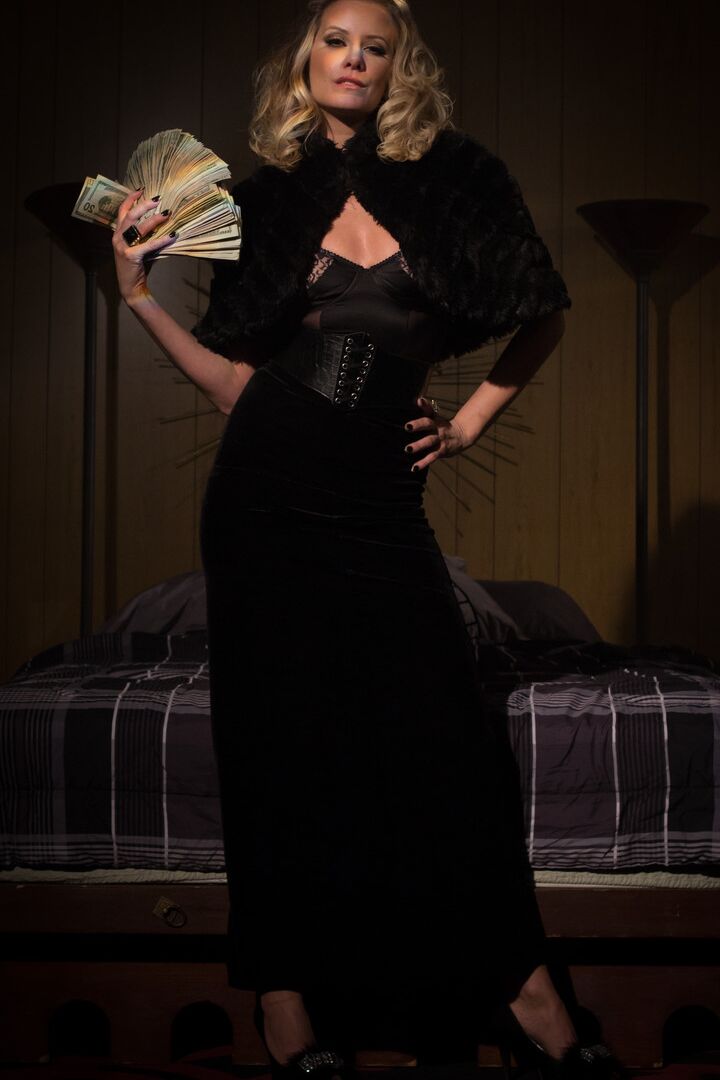 20P Divine Bitches Javier LoveTongue, Maitresse Madeline Marlowe
