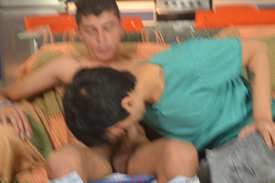 21P Jules gay excitado beija seu amigo e chupa seu dong antes do sexo