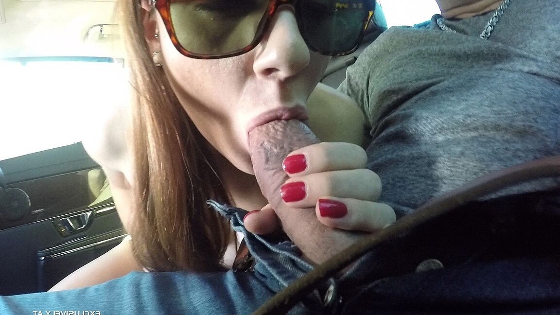17P Puta blanca come y traga esperma durante un gangbang duro