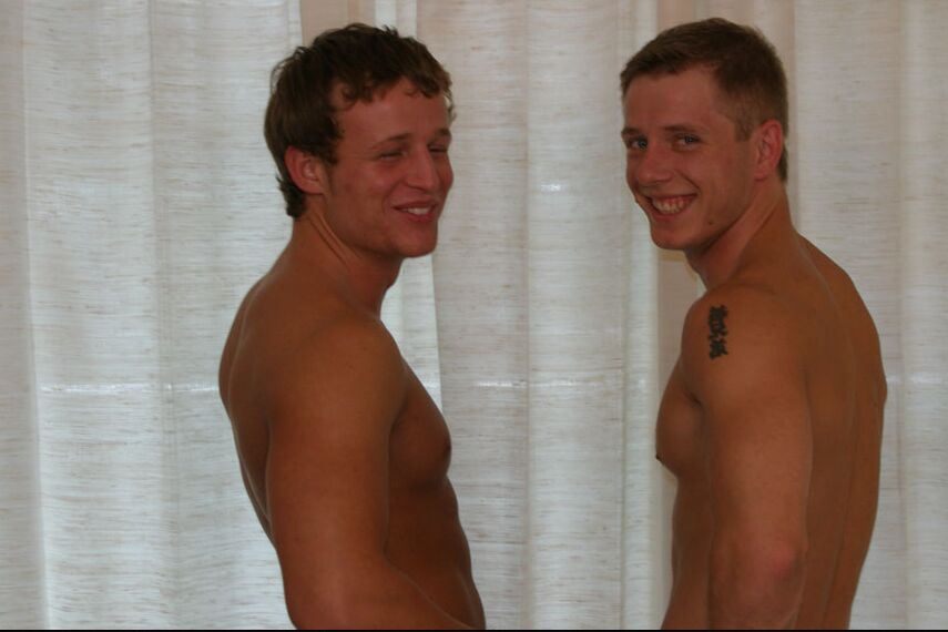 21P Amateur gays with amazingly hot bodies Tommy D and Kenny flaunt their butts