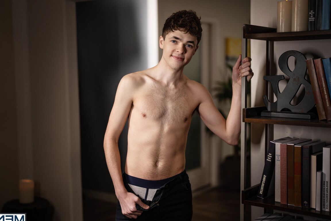 11P Men Com Devy, Troye Dean