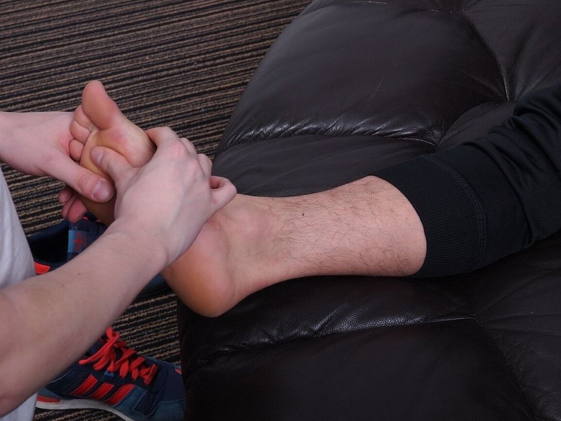 21P Horny gays with a foot fetish Chav and Kyle masturbating and toe sucking