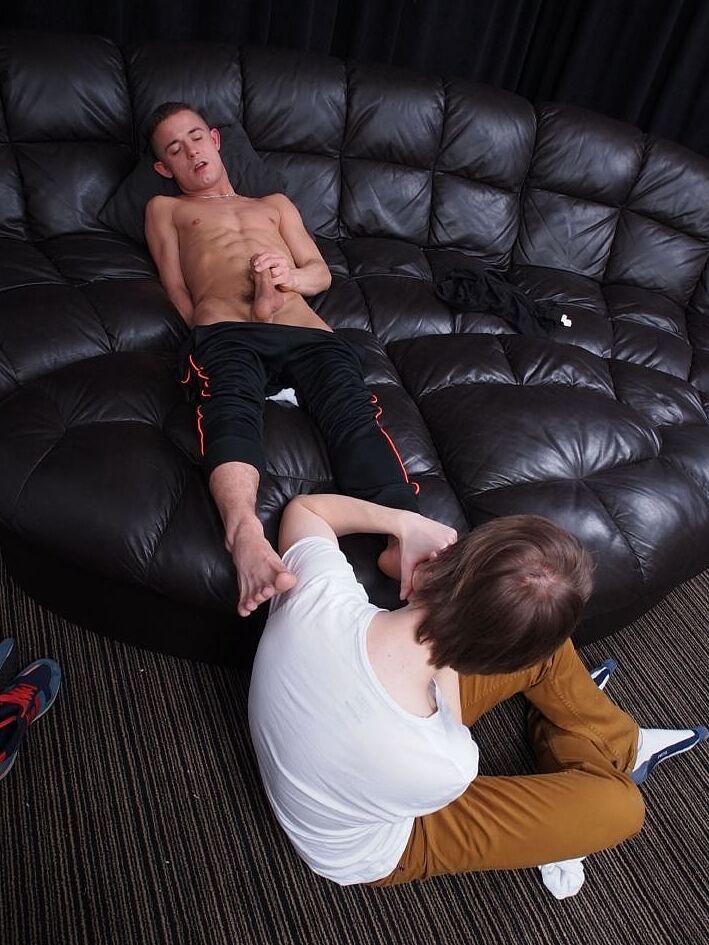 21P Horny gays with a foot fetish Chav and Kyle masturbating and toe sucking