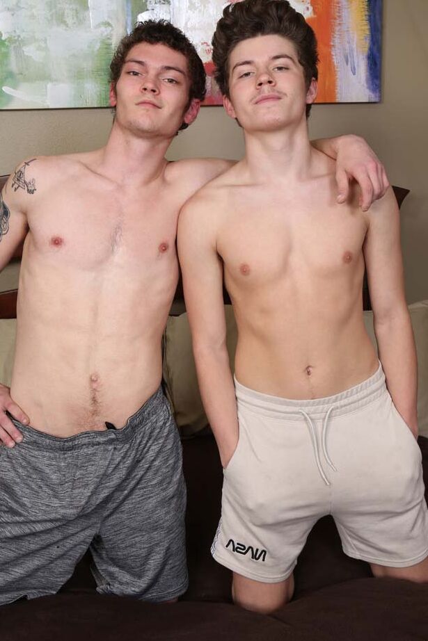 21P Little twinks Jason Windsor & Drake Von engage in rough anal action on the bed