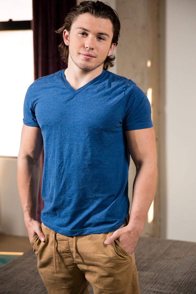 21P Kinky brown haired guy Jonah Cain exposes his muscles and poses