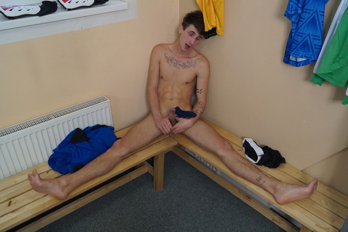 21P Gay soccer player Jesse Jenkins toe sucking & masturbating in the locker room
