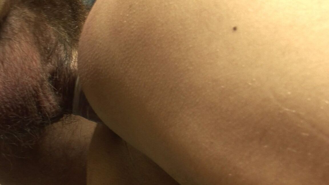 21P Twinks magros chupam os pequenos paus uns dos outros e fazem sexo anal cachorrinho