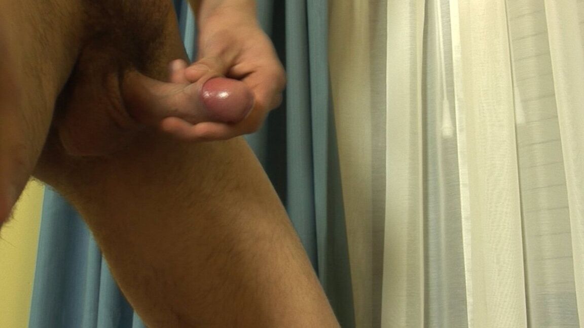 21P Twinks magros chupam os pequenos paus uns dos outros e fazem sexo anal cachorrinho