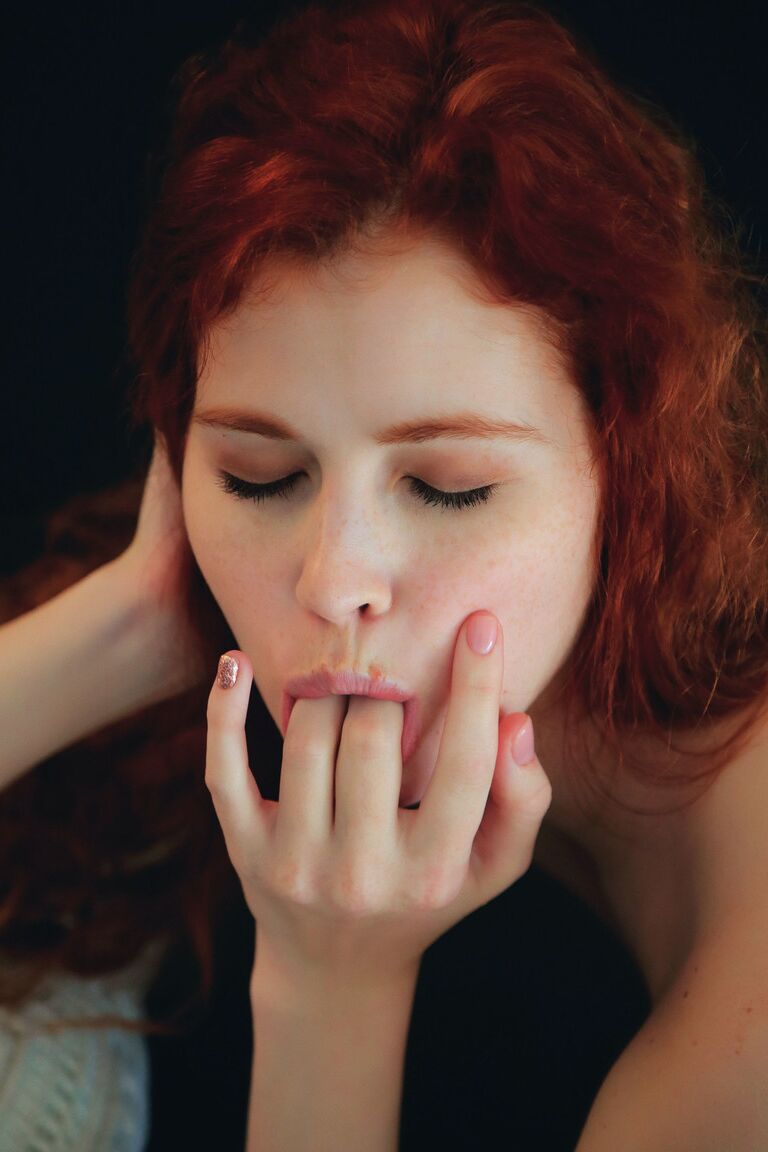 17P Erotic redhead Adel C with her creamy body fingering closeup on her knees