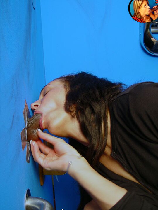 19P Kinky Katrina Rosebud se dá prazer chupando um grande pau preto no buraco da glória