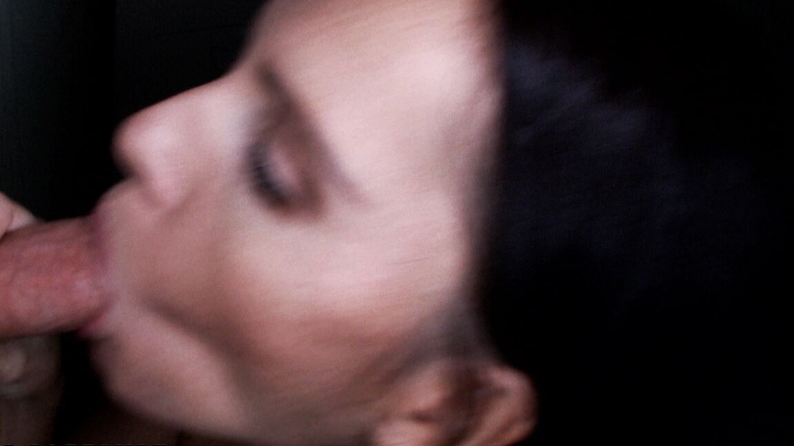 21P Gata morena com peitos incríveis Jennifer Dark é transada em um buraco de glória