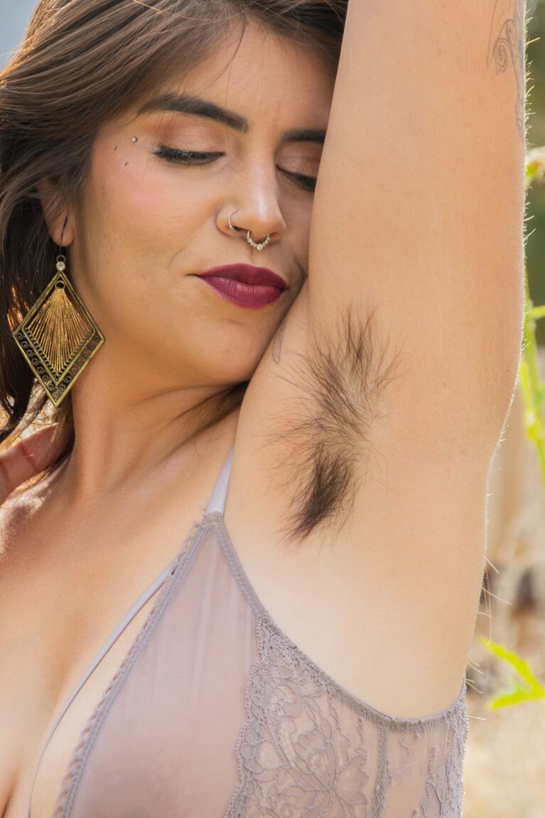 21P Naughty Natural Brujx Gata