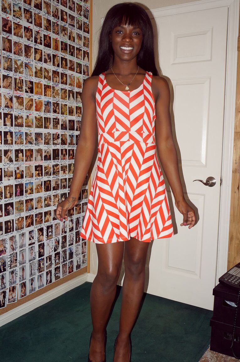 19P Hot ebony pornstar Ana Foxxx se despe