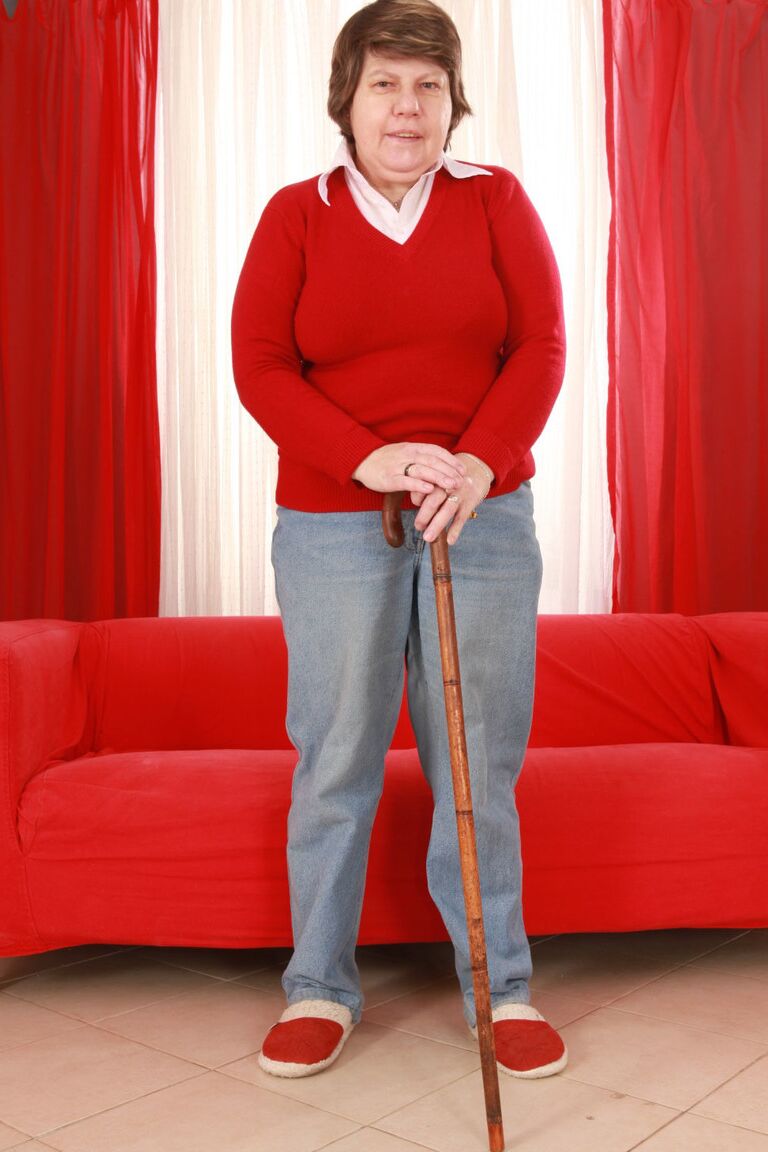 17P La abuela gorda Miluska pierde su bastón