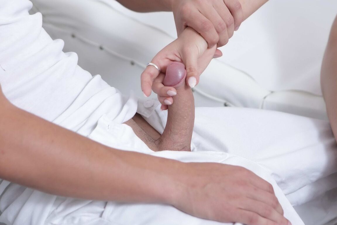 16P La tatuada El Tormenta tiene relaciones sexuales durante un chequeo con el médico