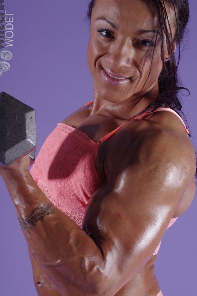 21P Horny bodybuilder Karen Garrett	flaunts her muscles while lifting weights