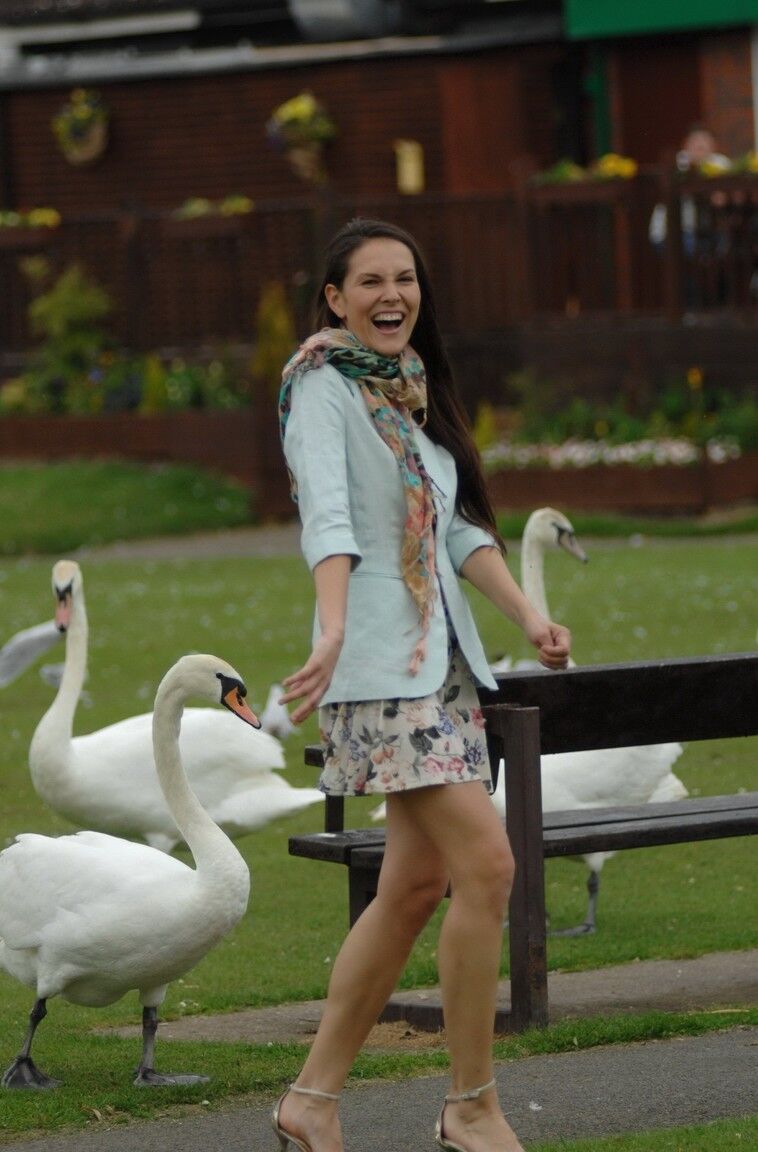 12P Brunette exhibitionist draws a gaggle of geese while flashing in public park