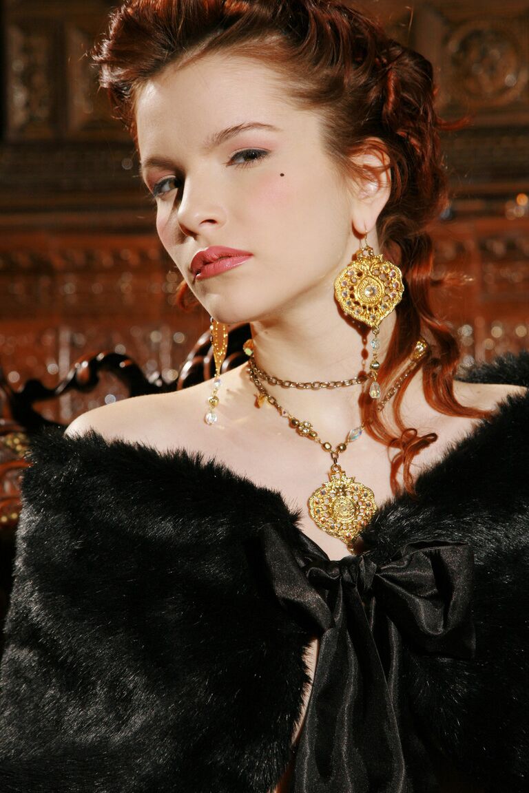 21P Glamour Babe Ulya I zeigt elegant ihre wunderschönen natürlichen Titten
