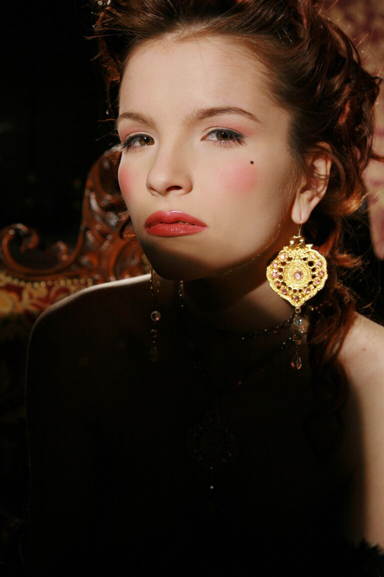 21P Glamour Babe Ulya I zeigt elegant ihre wunderschönen natürlichen Titten