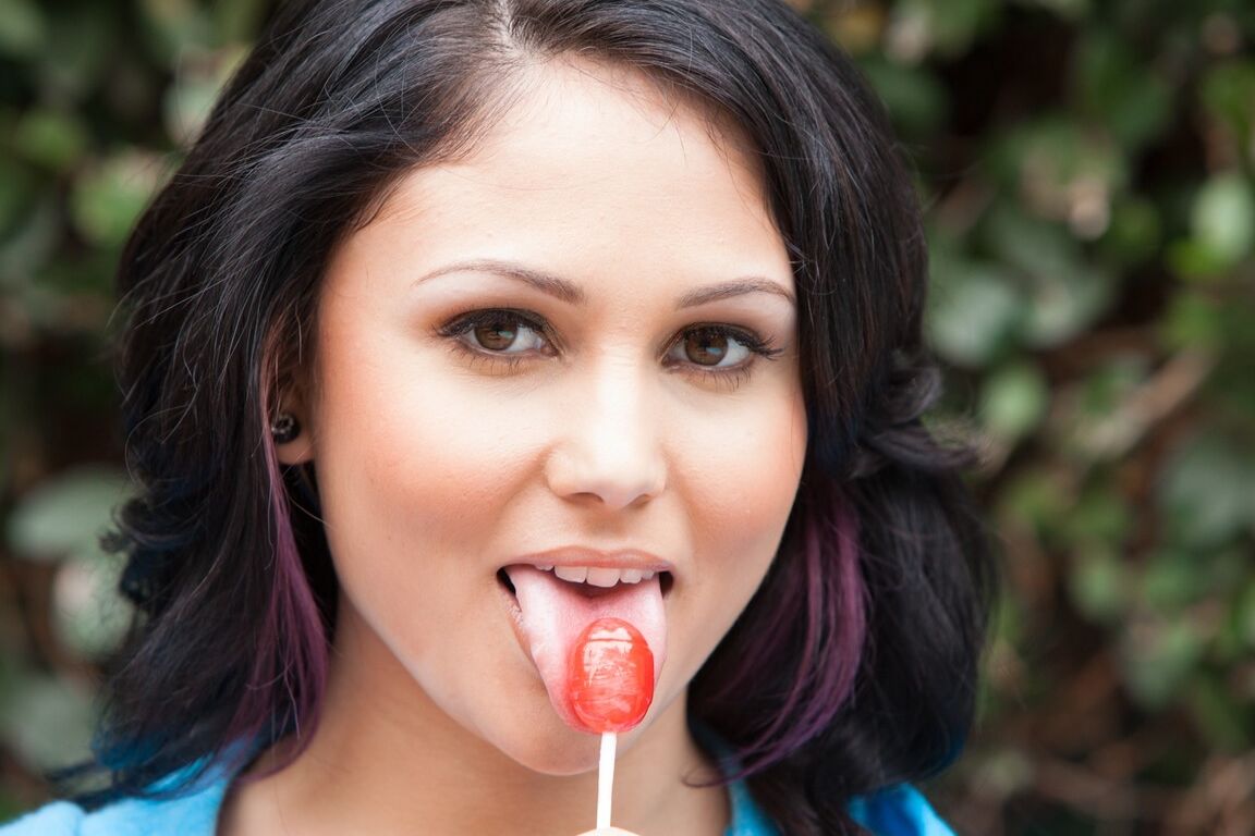 17P meninas peitudas Ariana Marie