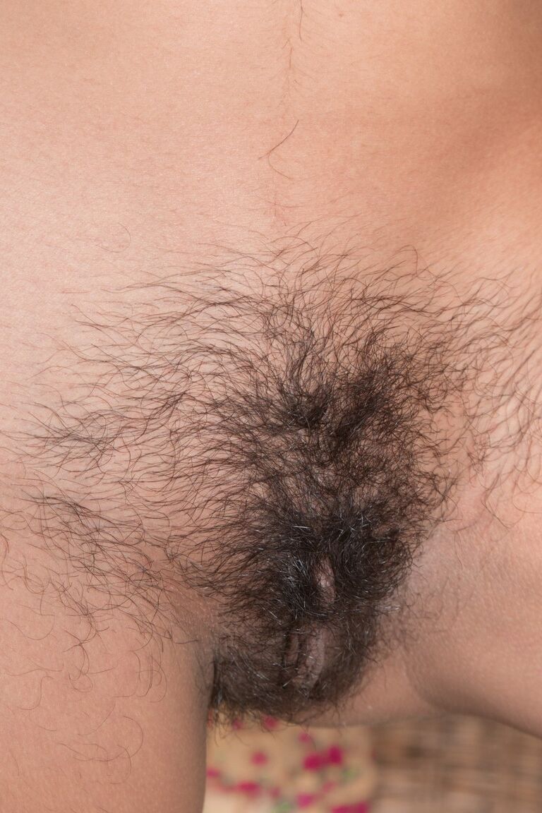 17P Latina com peitos pequenos