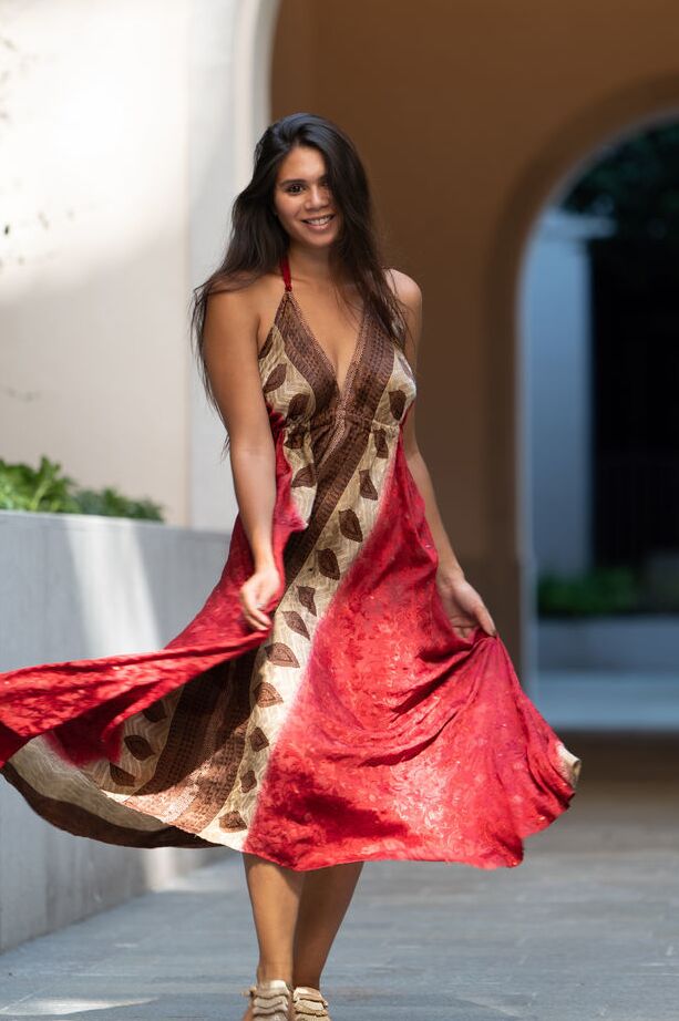 18P Gorgeous French brunette Savana takes selfies as she strolls around the