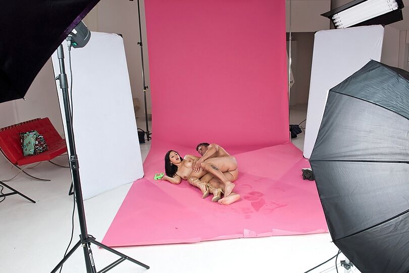 16P Latina gostosa Liv Aguilera tem sua buceta rosa lambida e perfurada hardcore