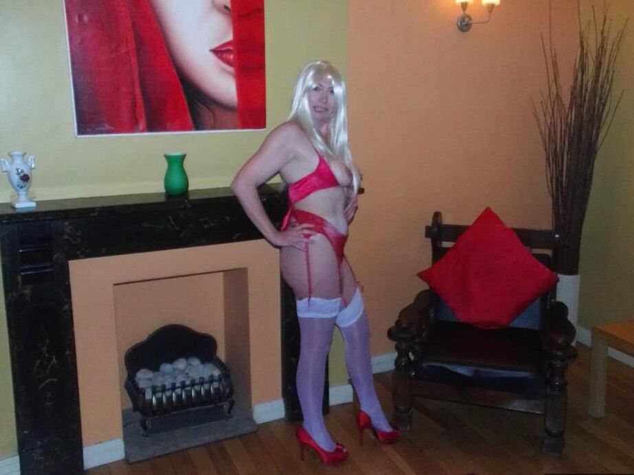 20P Mature amateur Barby Slut masturbates while modelling in white nylons
