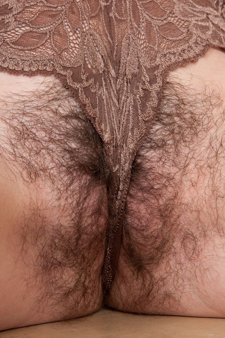 18P Beautiful redhead Annabelle Lee show hairy cameltoe & spreads her sweet slit