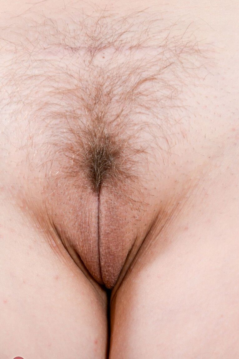21P Die sexy reife Miss MelRose stellt ihren leckeren Arsch zur Schau und dehnt ihre Vagina