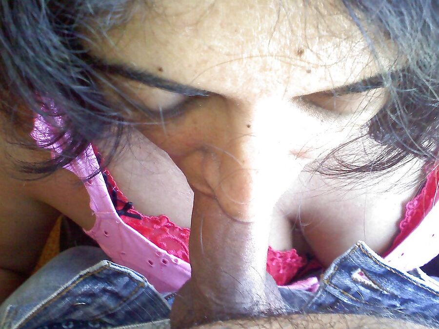 10P Chica india caliente apuntando su jugoso coño para follar