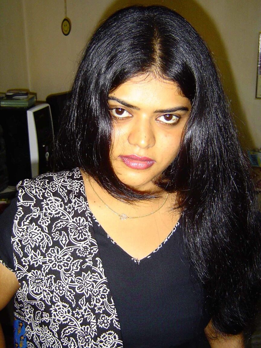 15P Neha em sexy terno shalwar indiano preto descascando