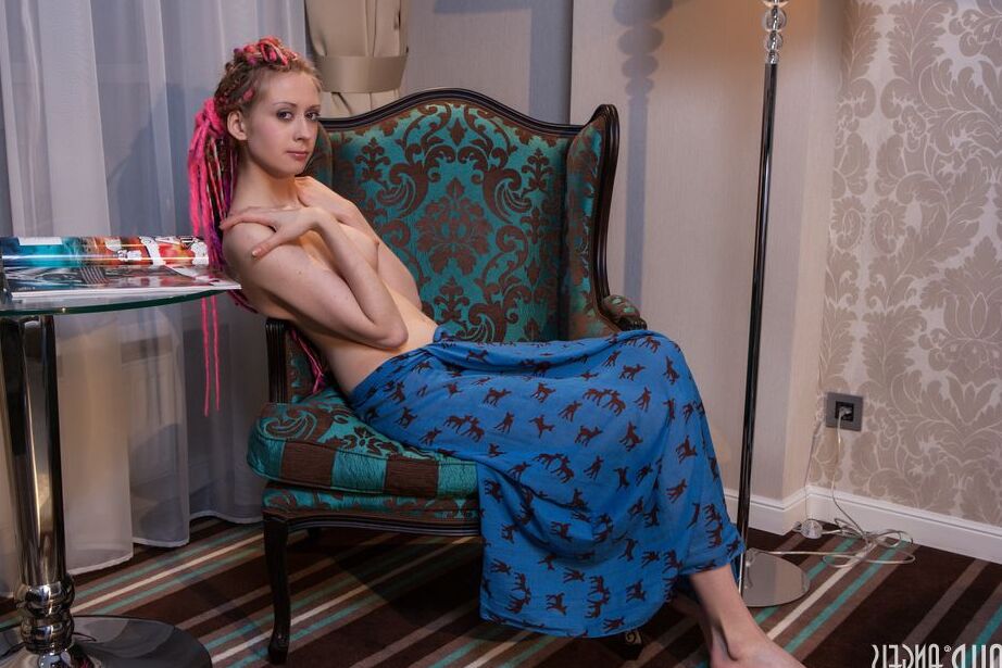 20P Magra adolescente Vivian gosta de chá nua