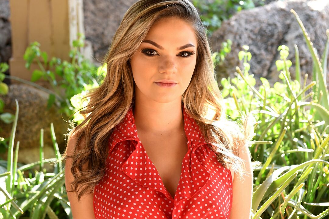 16P Hot teen Ms Faris models solo before hooking up and fucking